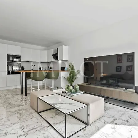 Ref 2014 - Center - To Rent *